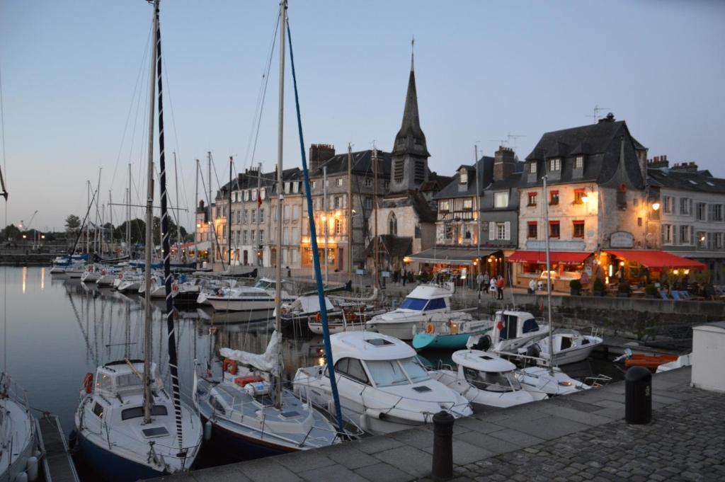 Les Gites De La Pomme D'Or Beuzeville Exterior foto